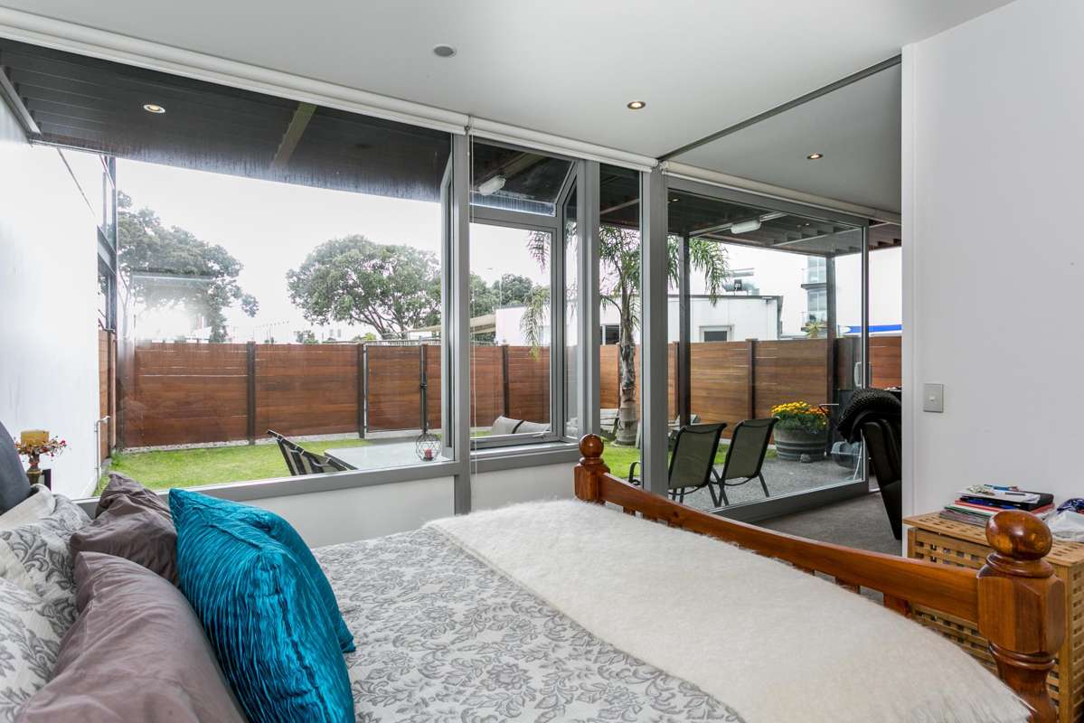 B104-14 West Quay_4