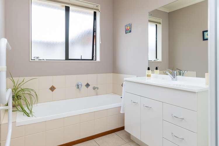 12 Kirk Close Rototuna_13