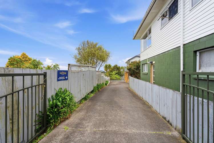 2/75A Target Road Totara Vale_20