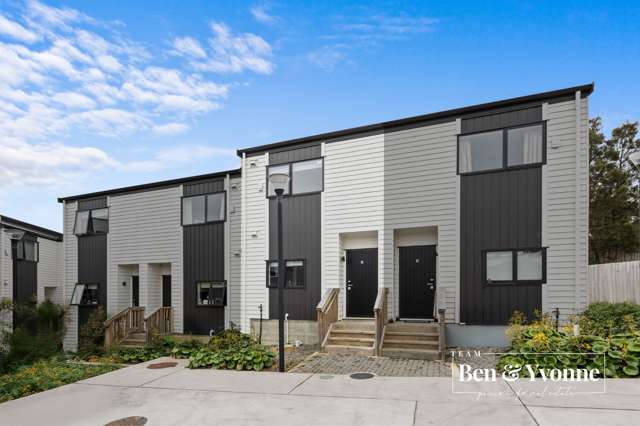Nearly New & Stylish - 2 Bed & Bath+Study