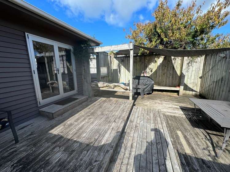 63 Sheridan Drive New Lynn_13