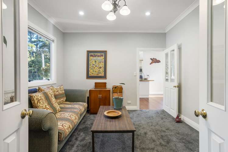 27 Tui Crescent Waiatarua_13
