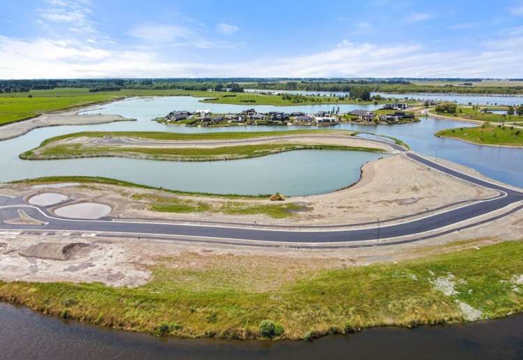 22 Bridgewater Quay Lake Hood_5