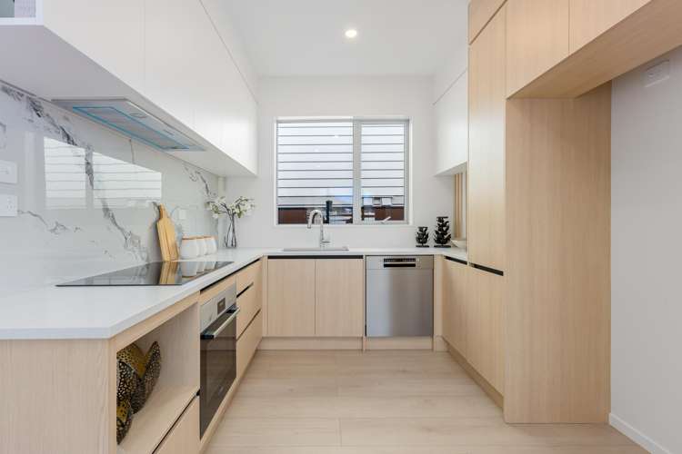 7 Sunrise Avenue Murrays Bay_11