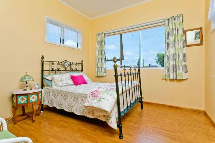 85 Pupuke Road Northcote_9