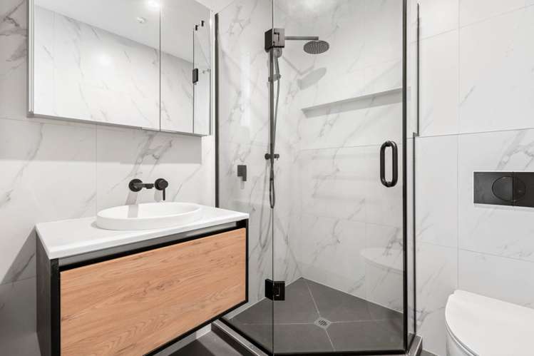 2/12 Burns Avenue Takapuna_8