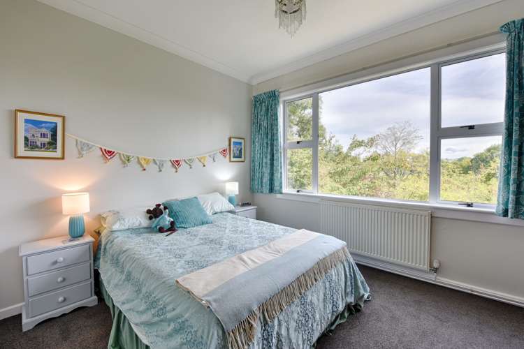 11 Rock Street Gore Surrounds_11