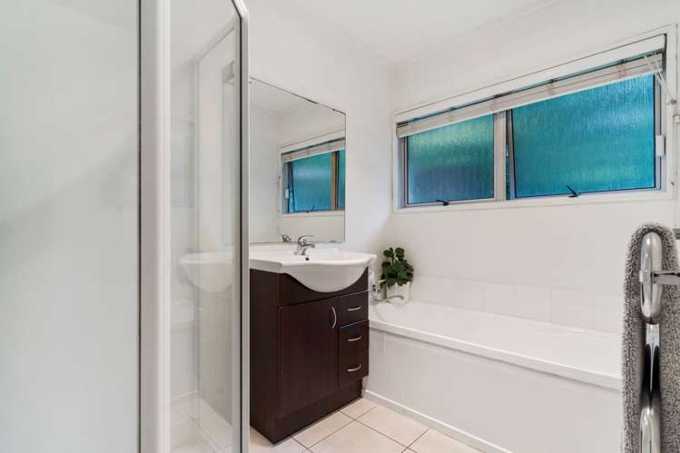 2/10 Sherie Place Howick_13