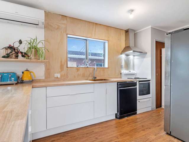 8/247 Henderson Valley Road Henderson_4