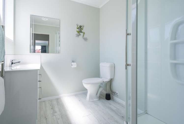 198 The Ridgeway Stoke_13