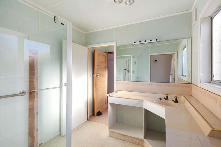 209 Browns Beach Road Muriwai_16
