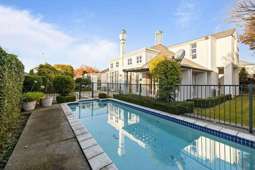 Damaged Christchurch mansion sells for just $1.37m - almost $700,000 below RV