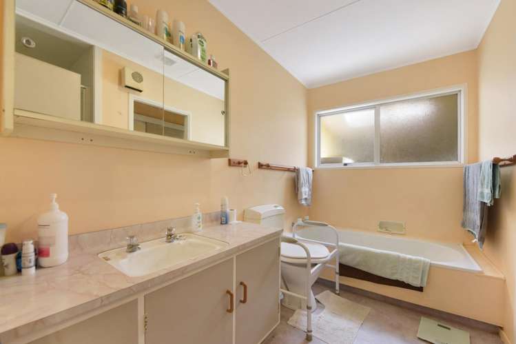 30 Sunbelt Crescent Takaka_11