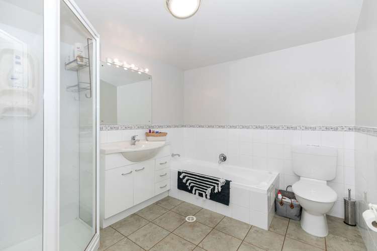 2/20 Ruakiwi Road Hamilton Lake_13