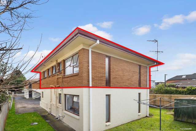 Just Across from Pak'nSave Sunny 3 Bed Brick&Tile