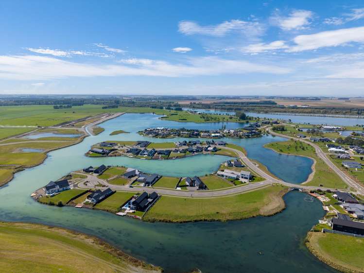 27 Bridgewater Quay Lake Hood_7