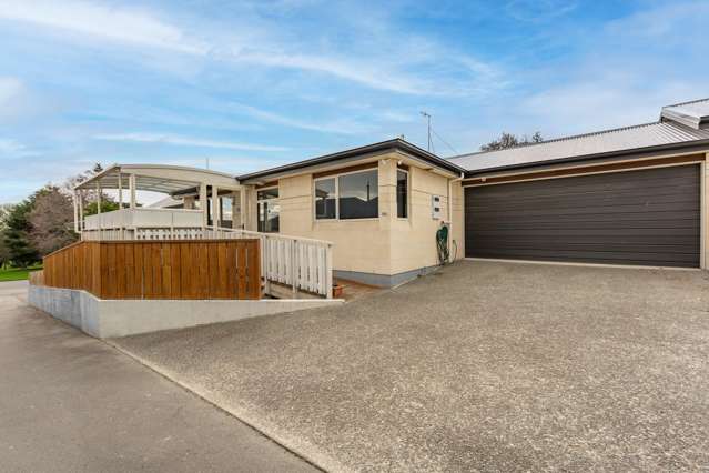 Easy-care living by the gardens