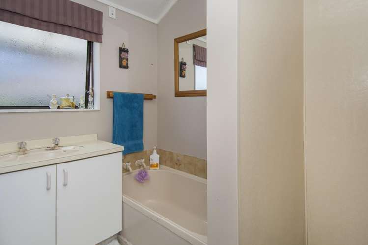 4/7 Greenpark Way Greerton_7