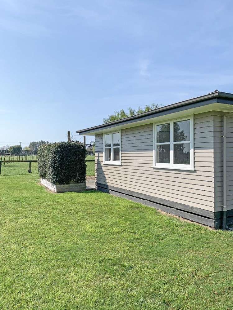 151 Longlands Road East 10486_16
