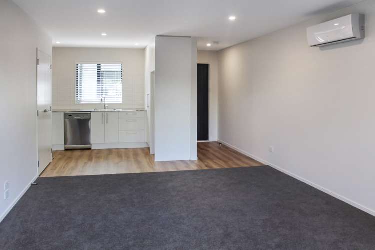 8/306 Worcester Street 1419_1
