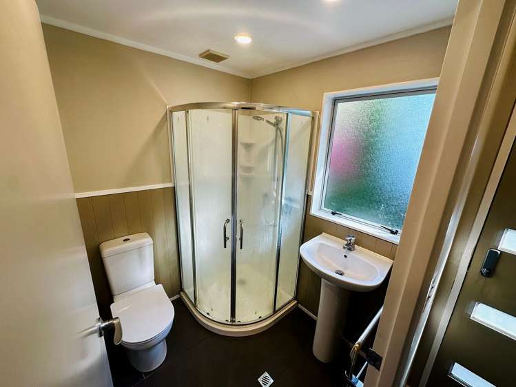 92 Thurleigh Grove Karori_12