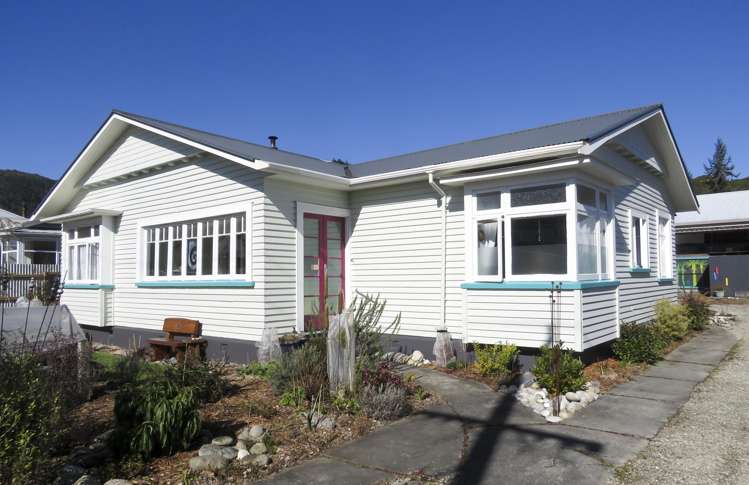 49 Shiel Street Reefton_19