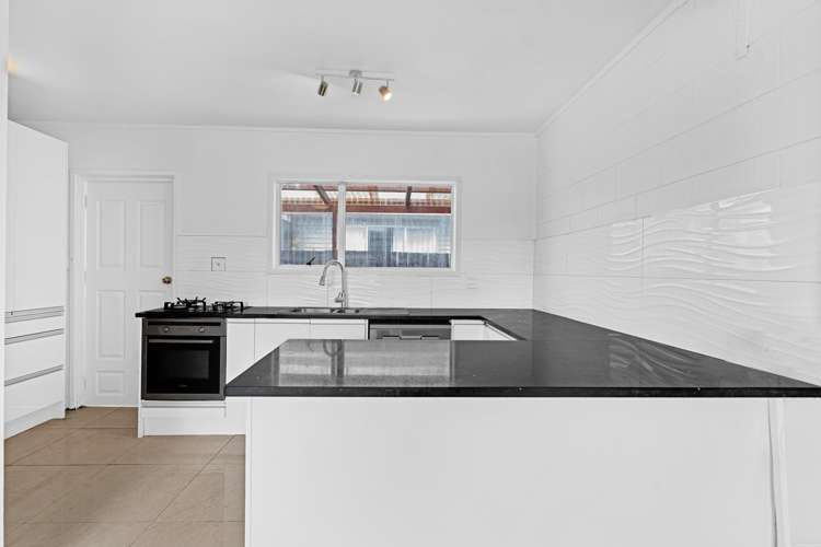 2/94 Chivalry Road Glenfield_5