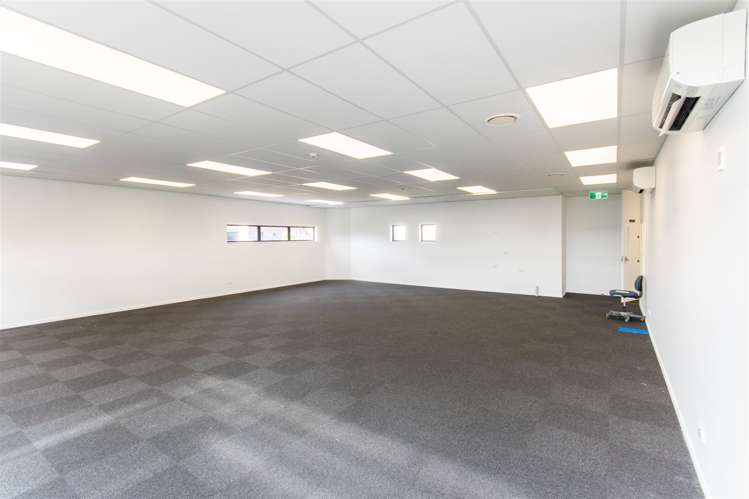 Office 5/15 Central Boulevard Silverdale_4