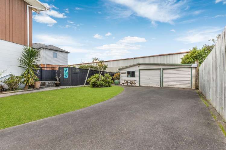 12 Finlow Drive Te Atatu South_28