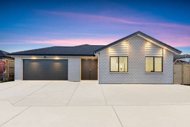New Build Pokeno: 5 Bedrooms, 2 Kitchens, Big Deck!