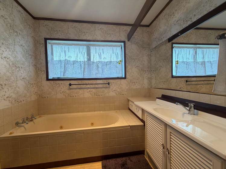 121 Lake Road Belmont_12