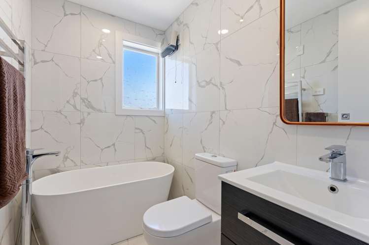 4 Robert McKeen Street Otaki Beach_16