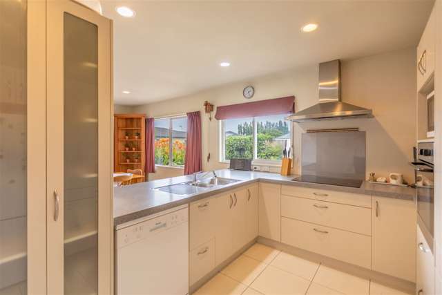 2 Arthur Close Clive_3