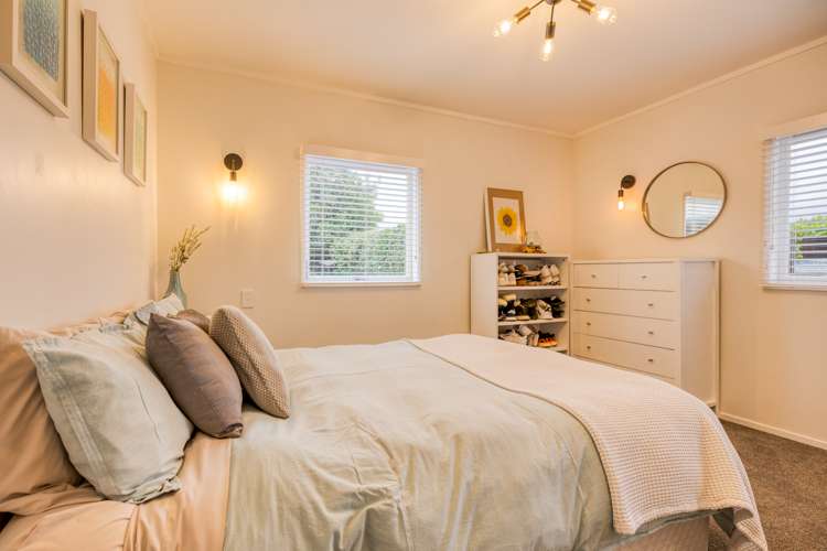 279 Royal Road Massey_11