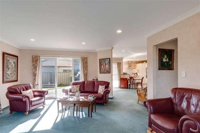 3 Queens Walk Taradale_4