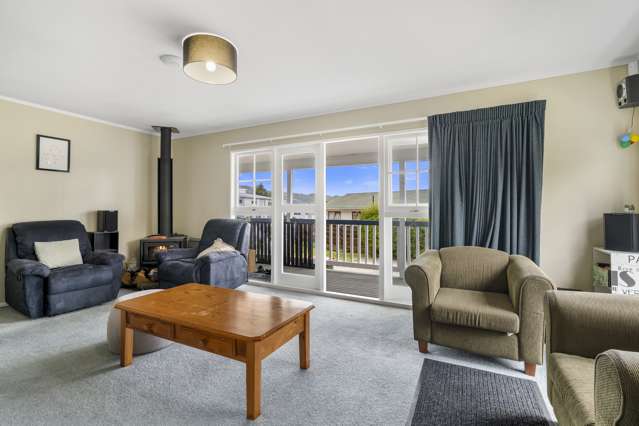 27 Antrim Crescent Wainuiomata_4