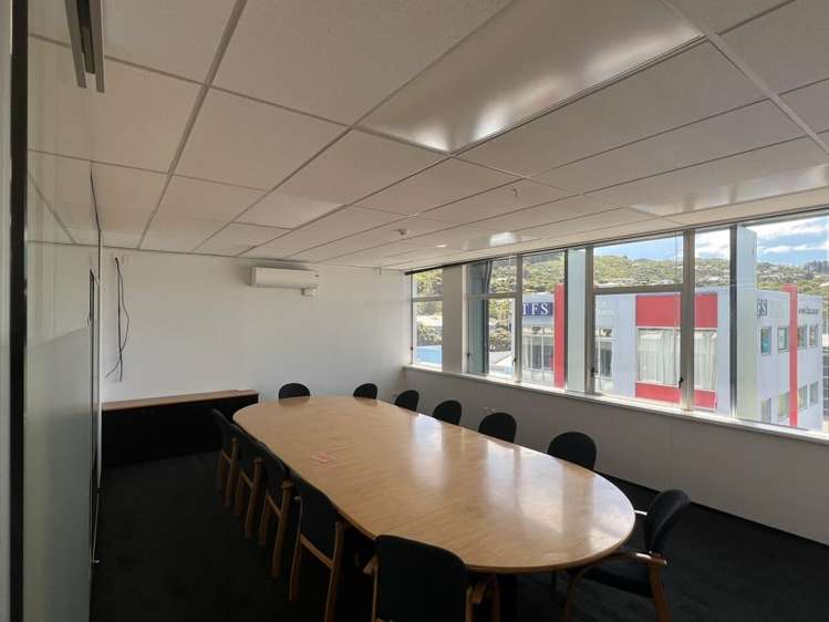 210 Main Road Tawa_15