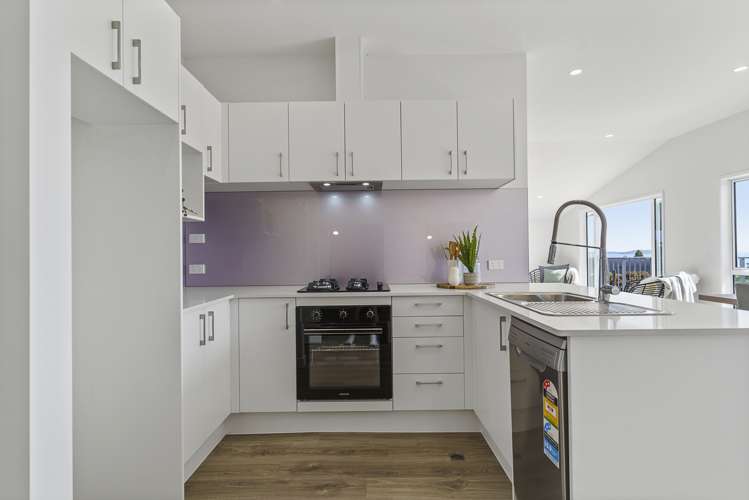 16 Paisley Street Mellons Bay_20