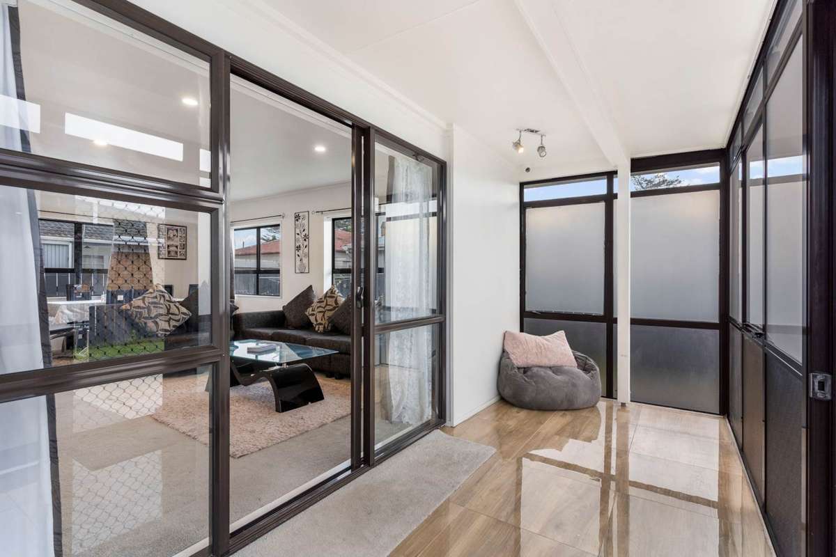 2/259 Shirley Road_2