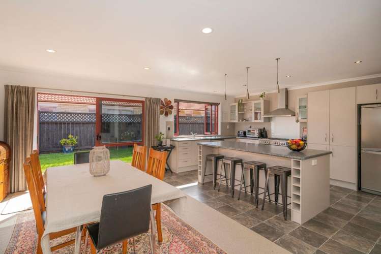 109 The Yardarm Pauanui_8