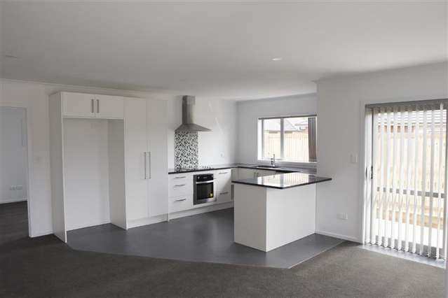 6 Charlotte Crescent Dinsdale_1