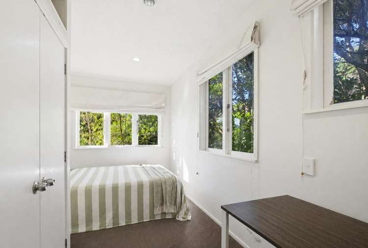 8 Kiriwai Road Paremata_11