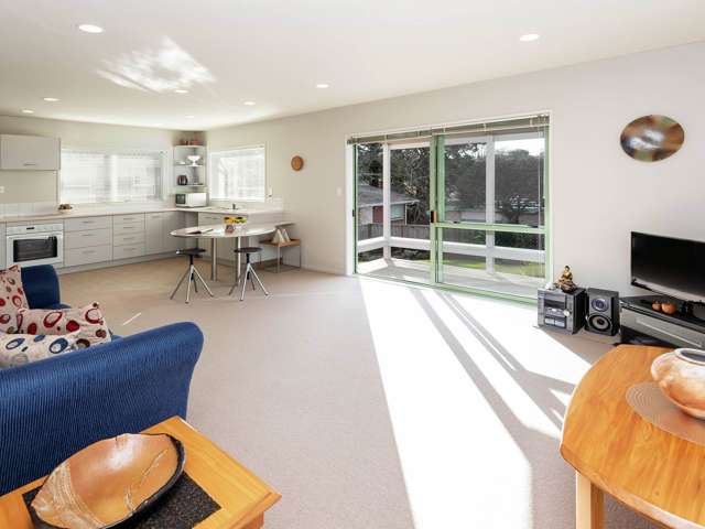 2/30 Uxbridge Road Mellons Bay_1