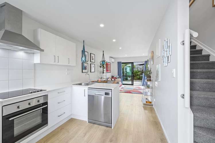 3/6 South Pacific Place Henderson_9