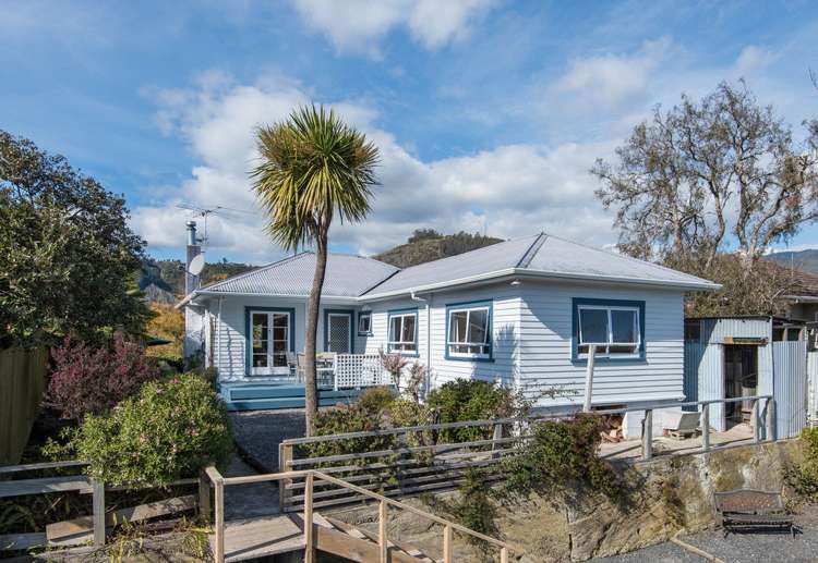 24 Jenner Road Toi Toi_0