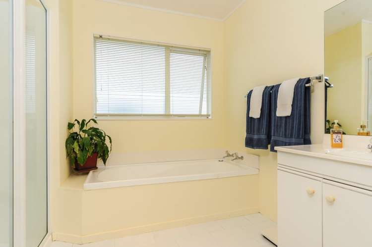 1/19 Witheford Drive Bayview_12