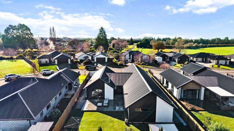 8 Redhaven Rise Netherby_31