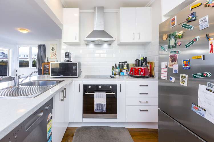 1/32 Bay Street Petone_5