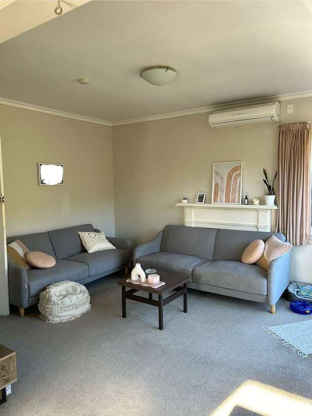 Sunny 3-Bedroom Home with Great Location in Tawa