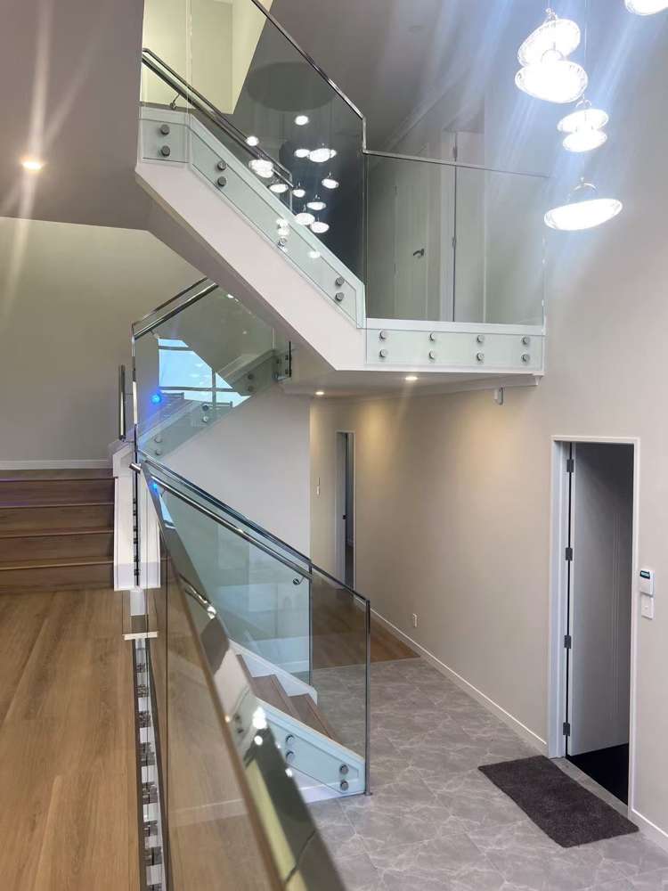 9 Crows Road Swanson_4